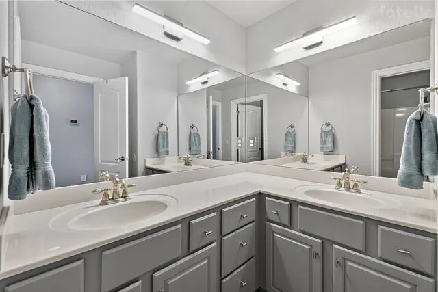 Hall bath, double vanity